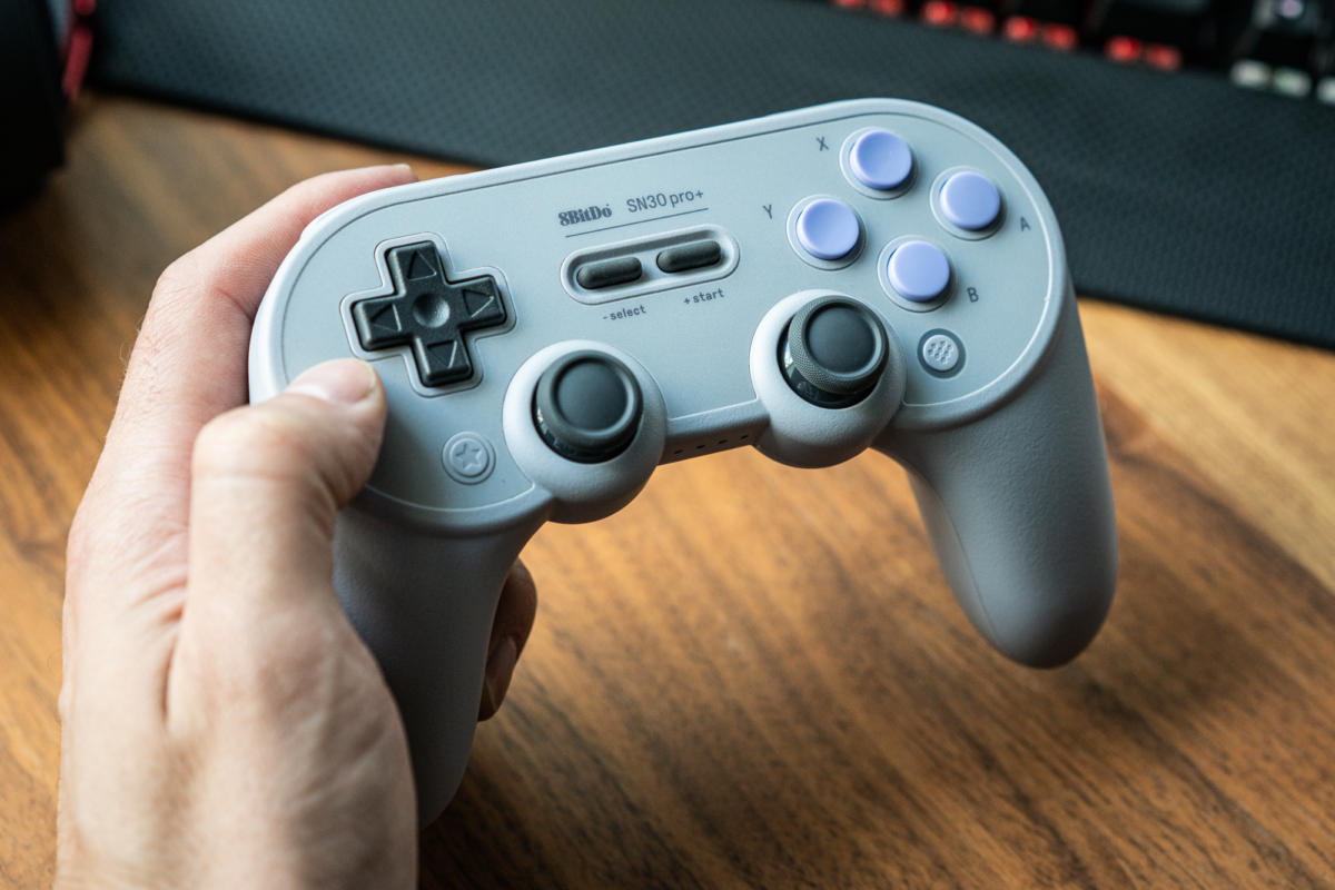 无极4待遇 8BITDO SN30 PRO+评论: